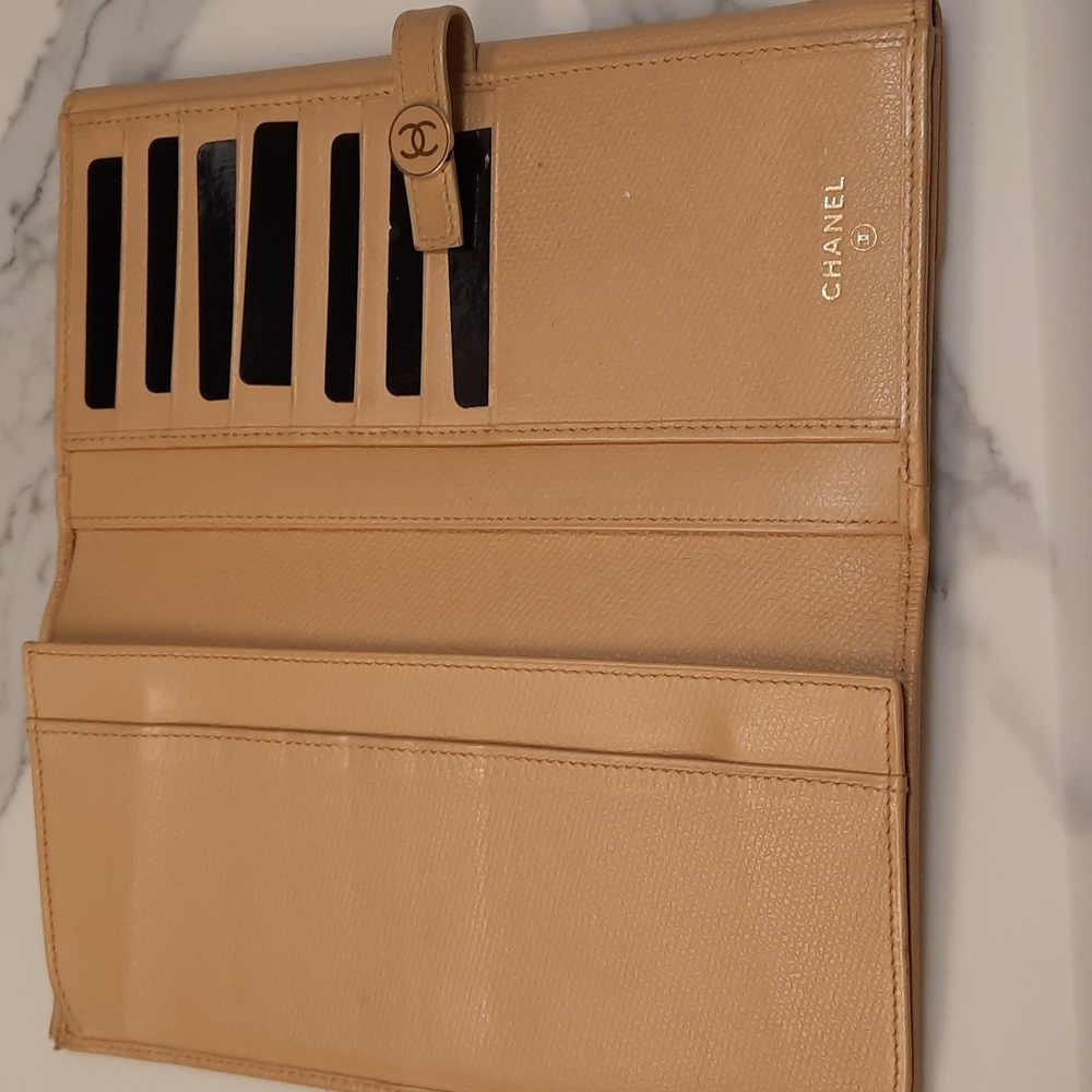 Authentic chanel wallet - Picture 5 of 10